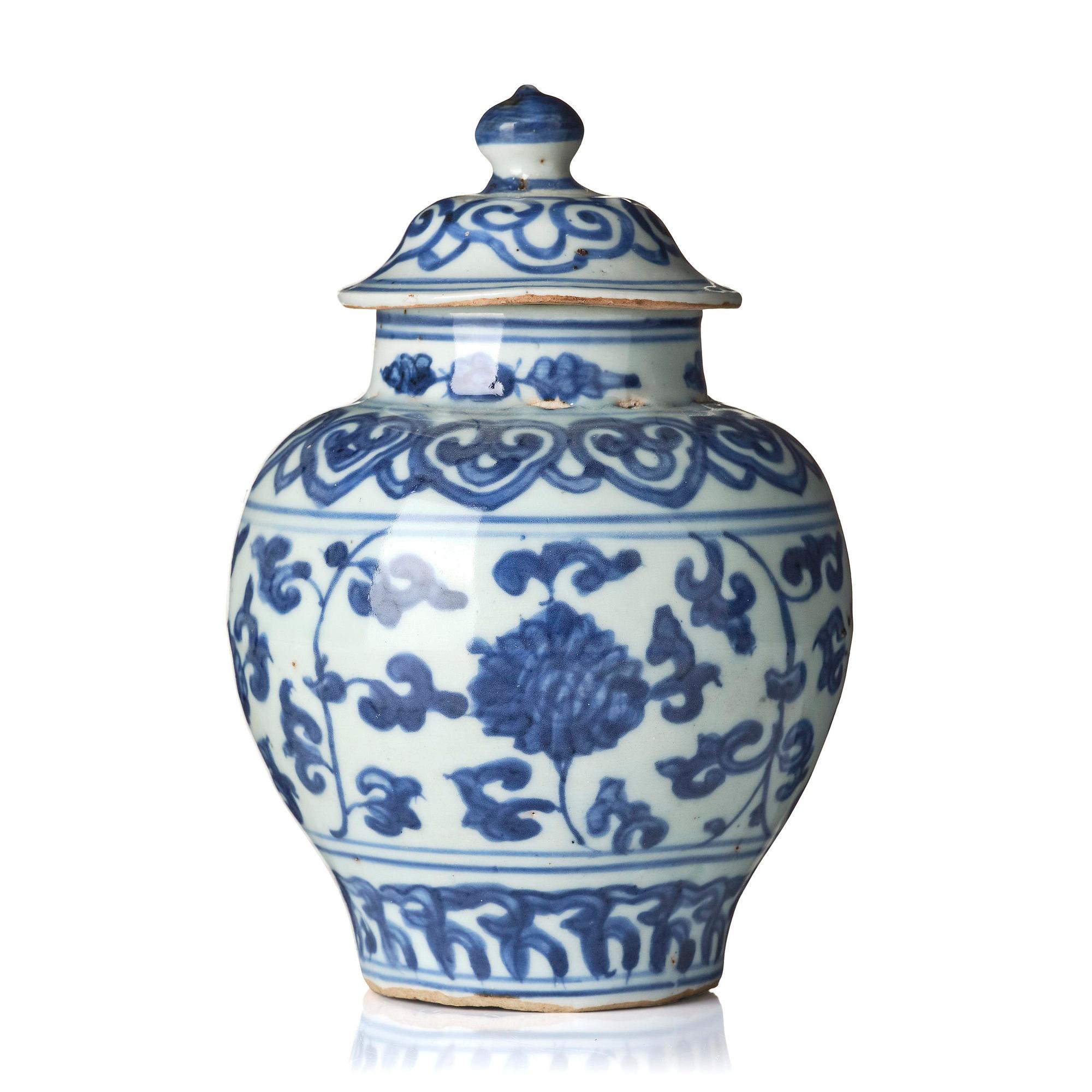 A blue and white jar, Ming dynasty, Jiajing (1522-1566).