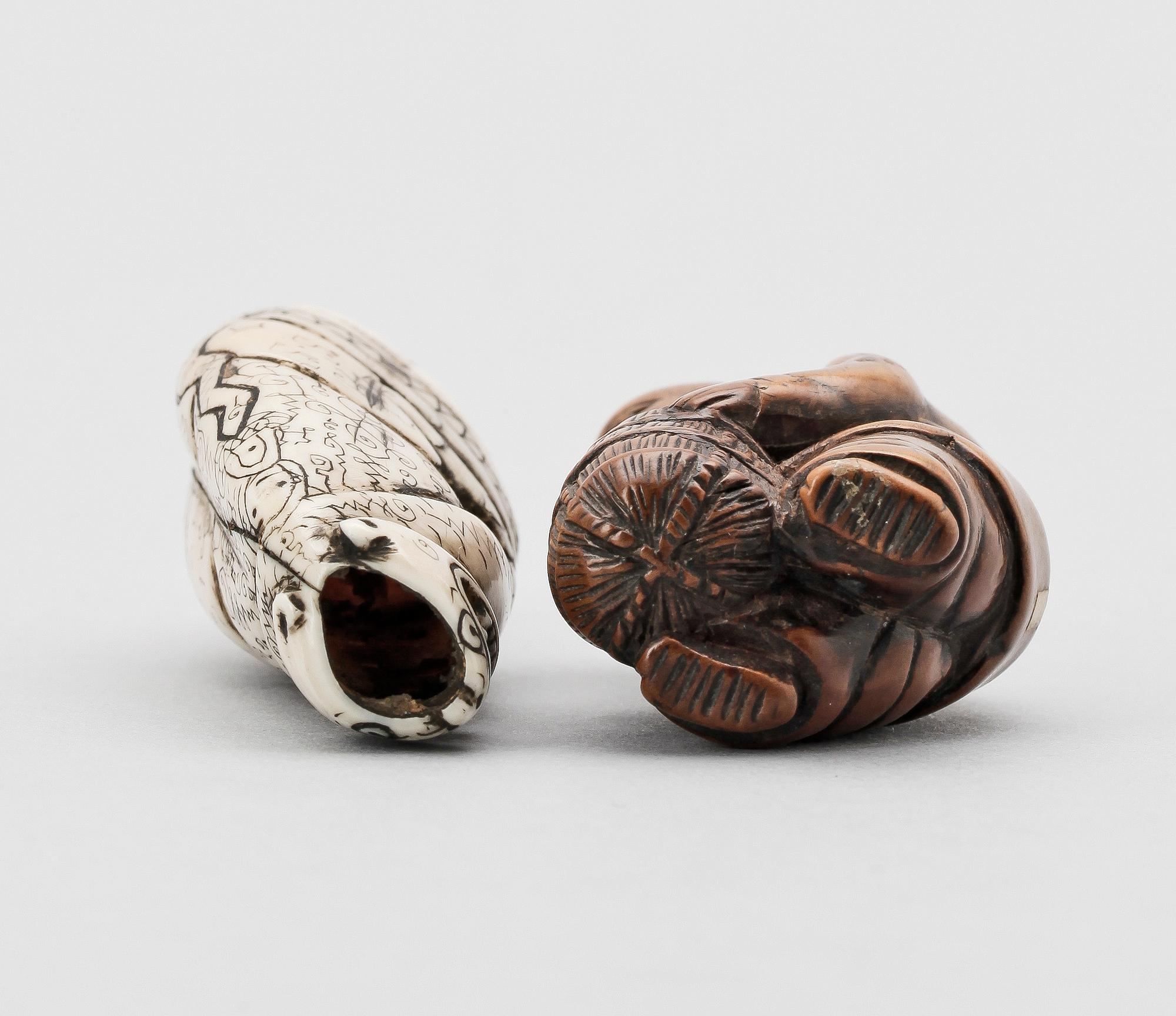 NETSUKE, 2 st, ben resp trä, Japan, sannolikt Meiji (1867-1911).