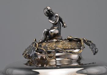 POKAL, 84 silver. Carl Gustaf Simonsson, St Petersburg 1835. Höjd 33 cm. Vikt 700 g.