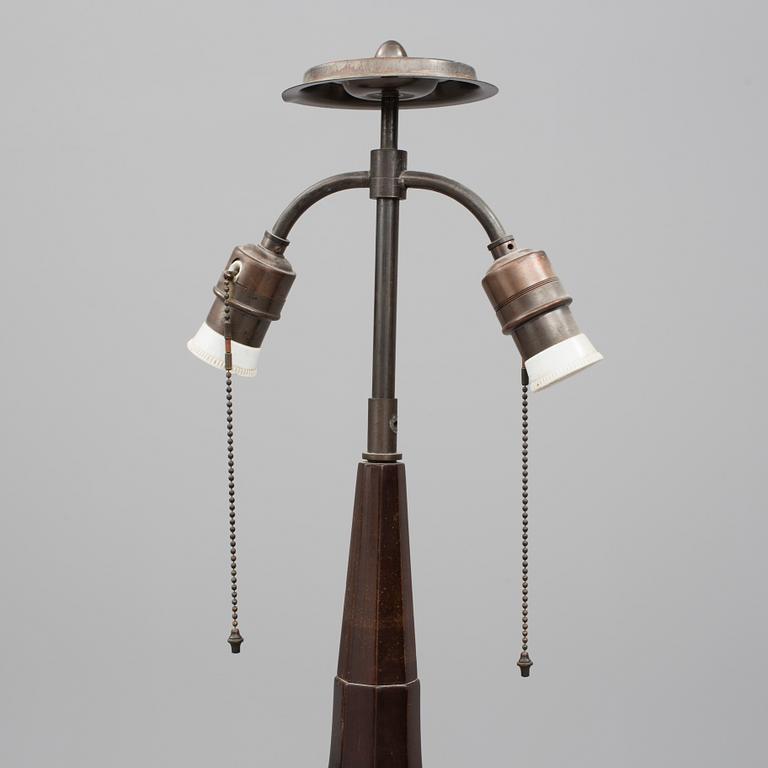 LAMPFOT/GOLVLAMPA, 1930/40-tal.