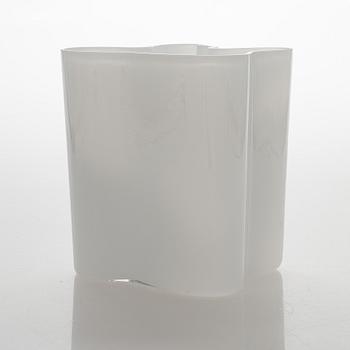 Alvar Aalto, A glass vase, model no. 3031. Signed Alvar Aalto 3031.