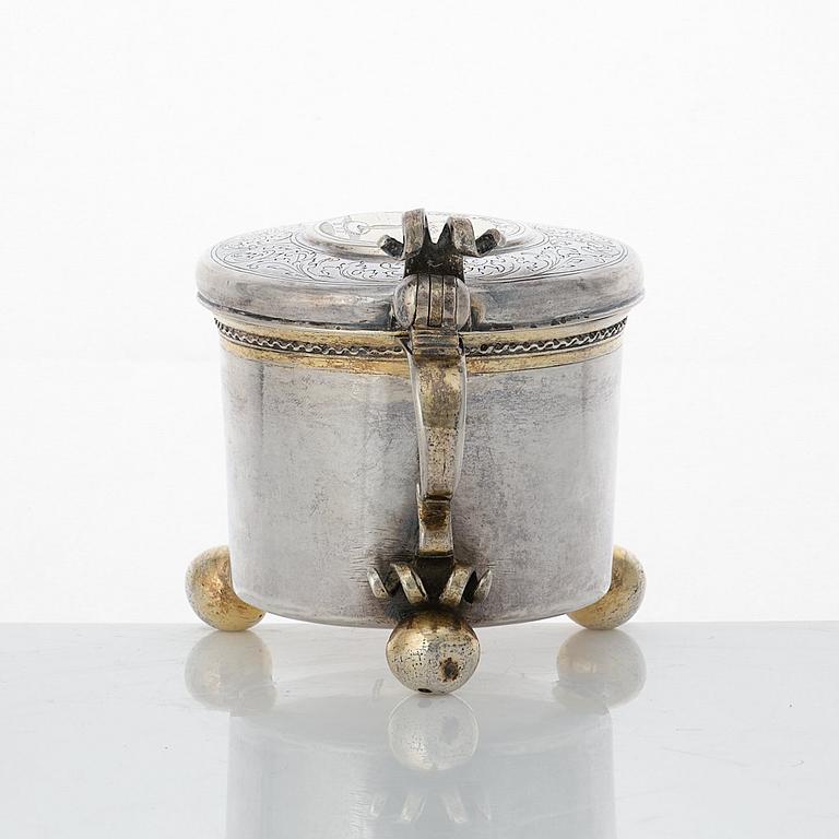 Magnus Myrman, miniatyrdryckeskanna, silver, Norrköping (verksam 1706-1730). Senbarock.
