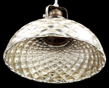 TAKLAMPA, glas, s.k fattigmanssilver, 1900-talets början. Höjd 17 exkl sladd.