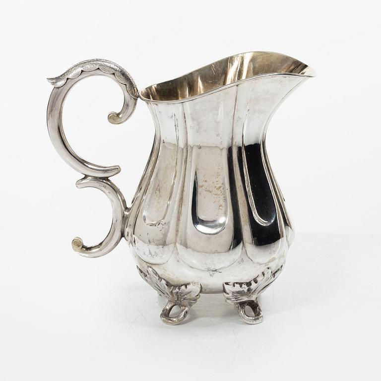 A Swedish silver milk jug, mark of A Bergengren, Lund 1943.