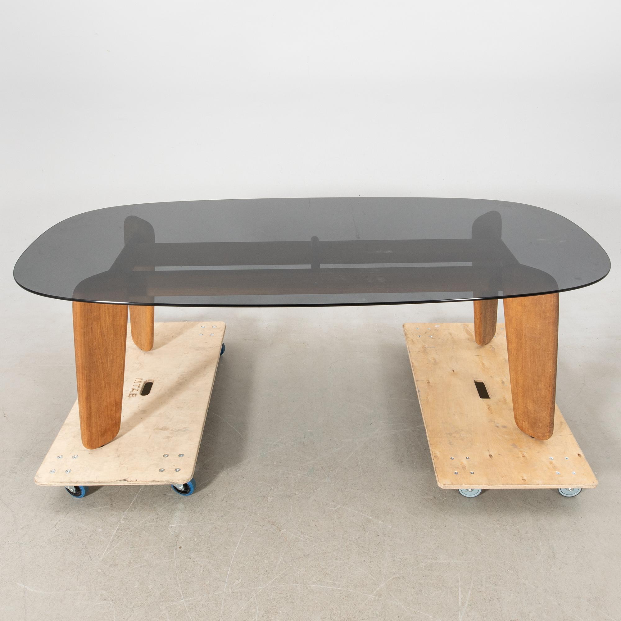 Matbord, "Dune" Gloster Västafrika modern tillverkning.