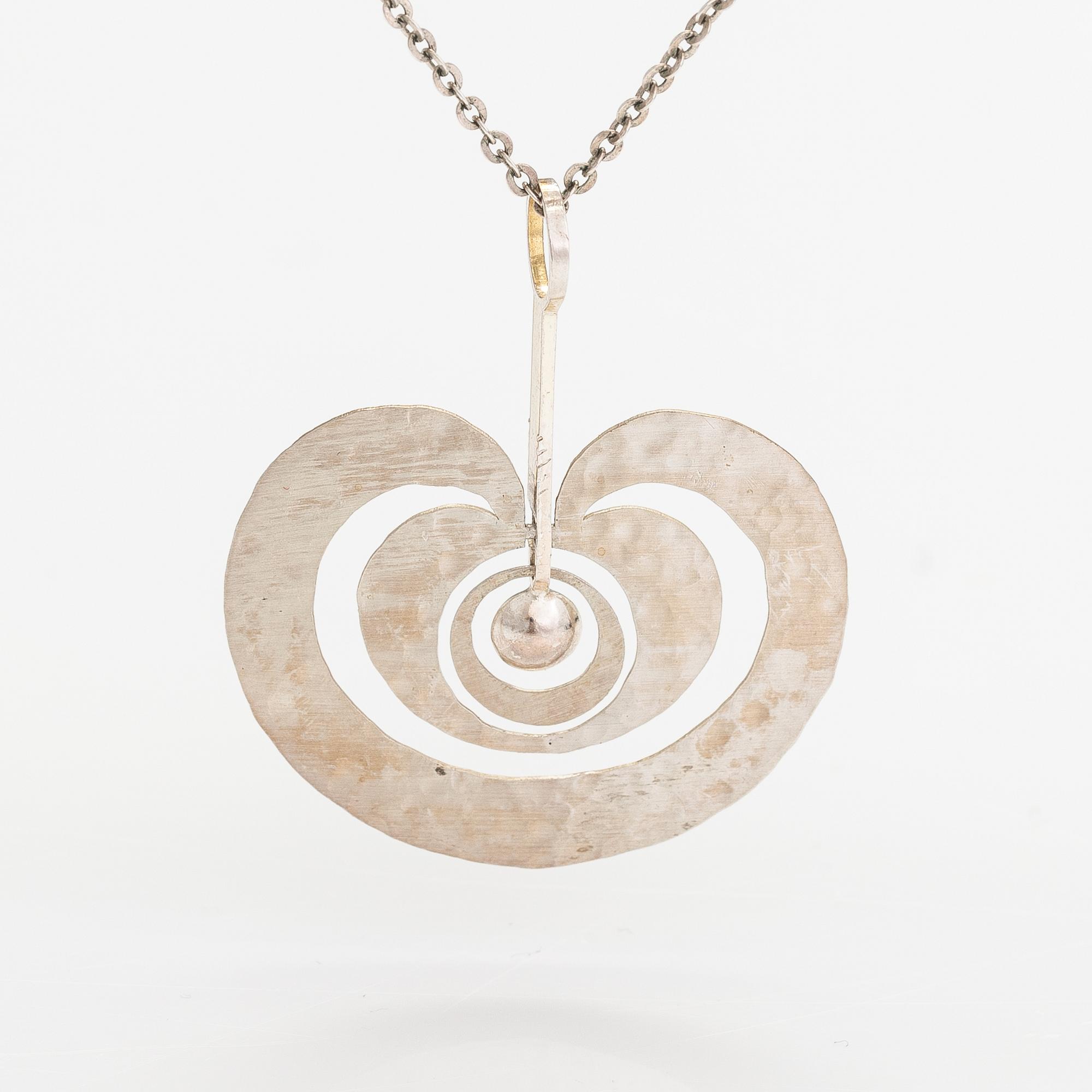 Tapio Wirkkala, A sterling silver pendant "Apple". Kultakeskus 1975.
