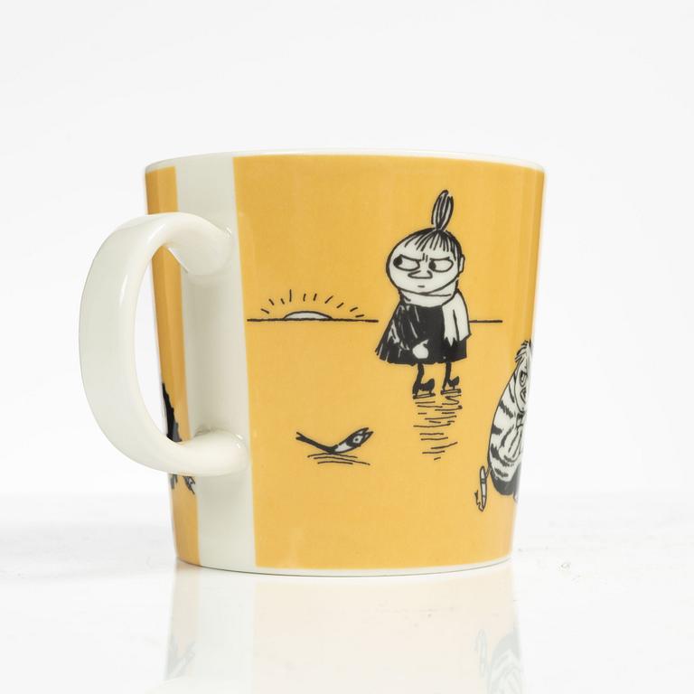Muminmugg, "Mörk gul" med etikett, Arabia, Finland, 1991-99.