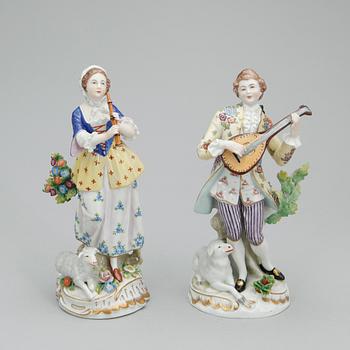 FIGURINER, ett par, porslin, bär märkning, 1900-tal.