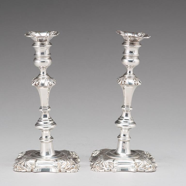 A matched pair of English 18th century silver candlesticks, mark of Paul de Lamerie and David Willaume, London 1748.