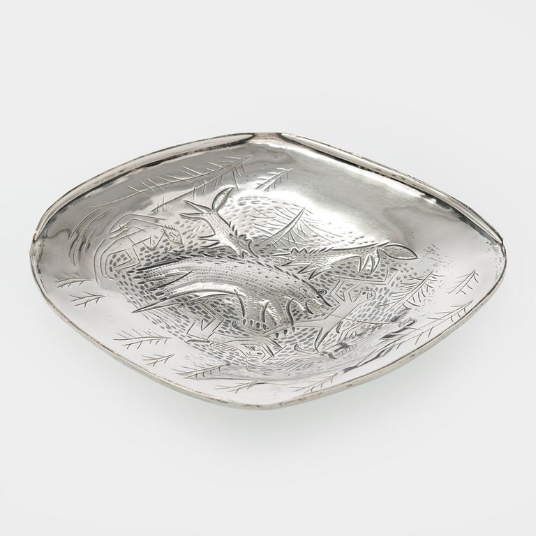 Tapio Wirkkala, A 'Bear hunting' silver dish, Tillander, Helsinki 1953.