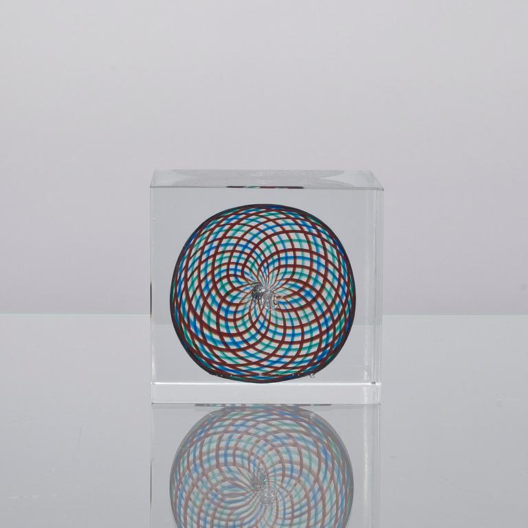 ÅRSKUB, glas, signerad Oiva Toikka, Notsjö 1994, numrerad 614/2000.