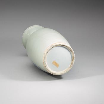 A blue and white against celadon green vase, Qing dynasty, 19th Century.