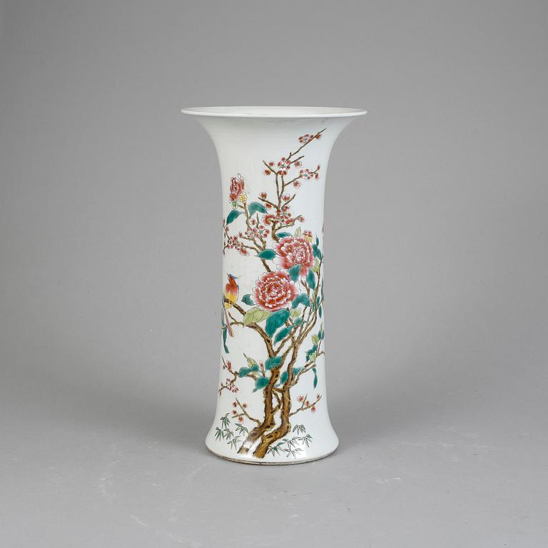 VAS, porslin, Kina, bär Jiaqings märke.