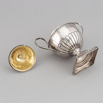 A Russian late 18th century parcel-gilt silver sugar-bowl, unidentified makers mark, Moscow 1799.
