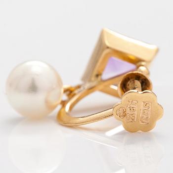 A pair of 18K gold earrings with amethysts and cultured pearls. Ljungström Sigvard, Stockholm.