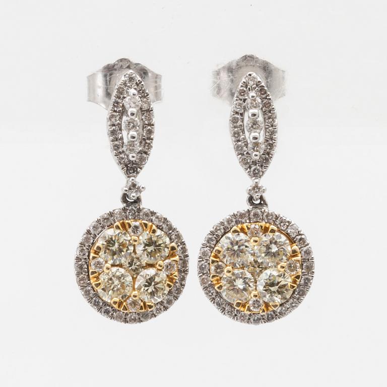 Earrings in 14K white and red gold with round brilliant-cut diamonds.