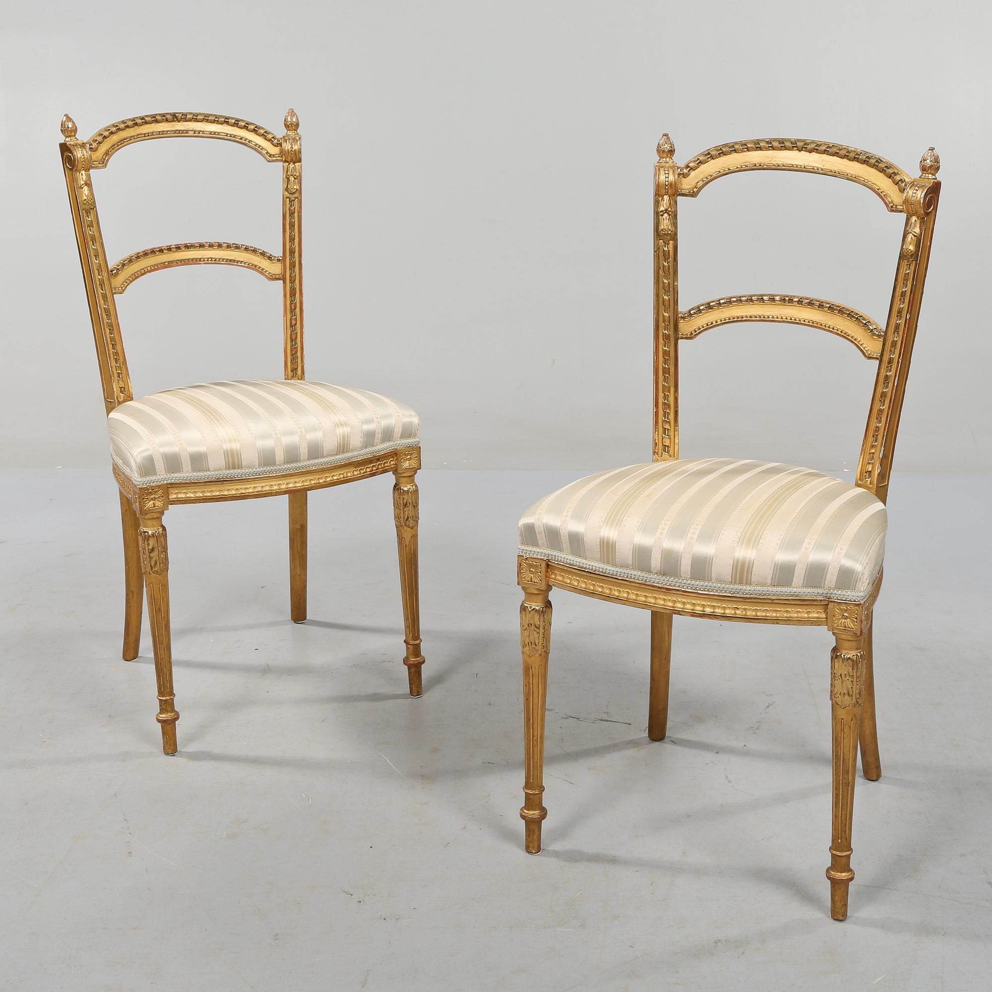 STOLAR, ett par, Louis XVI-stil, omkring år 1900.