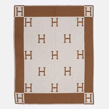 Hermès, a wool and cashmere mix 'Avalon' blanket.
