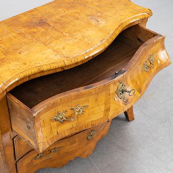 An elm and elm root veneered Rococo chest of drawers, 18th Century.