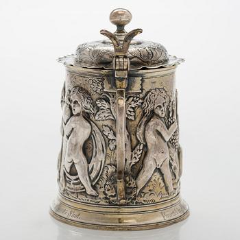 A sterling silver tankard, maker's mark of John Langlands I och John Goodrick, Newcastle, 1755/56.