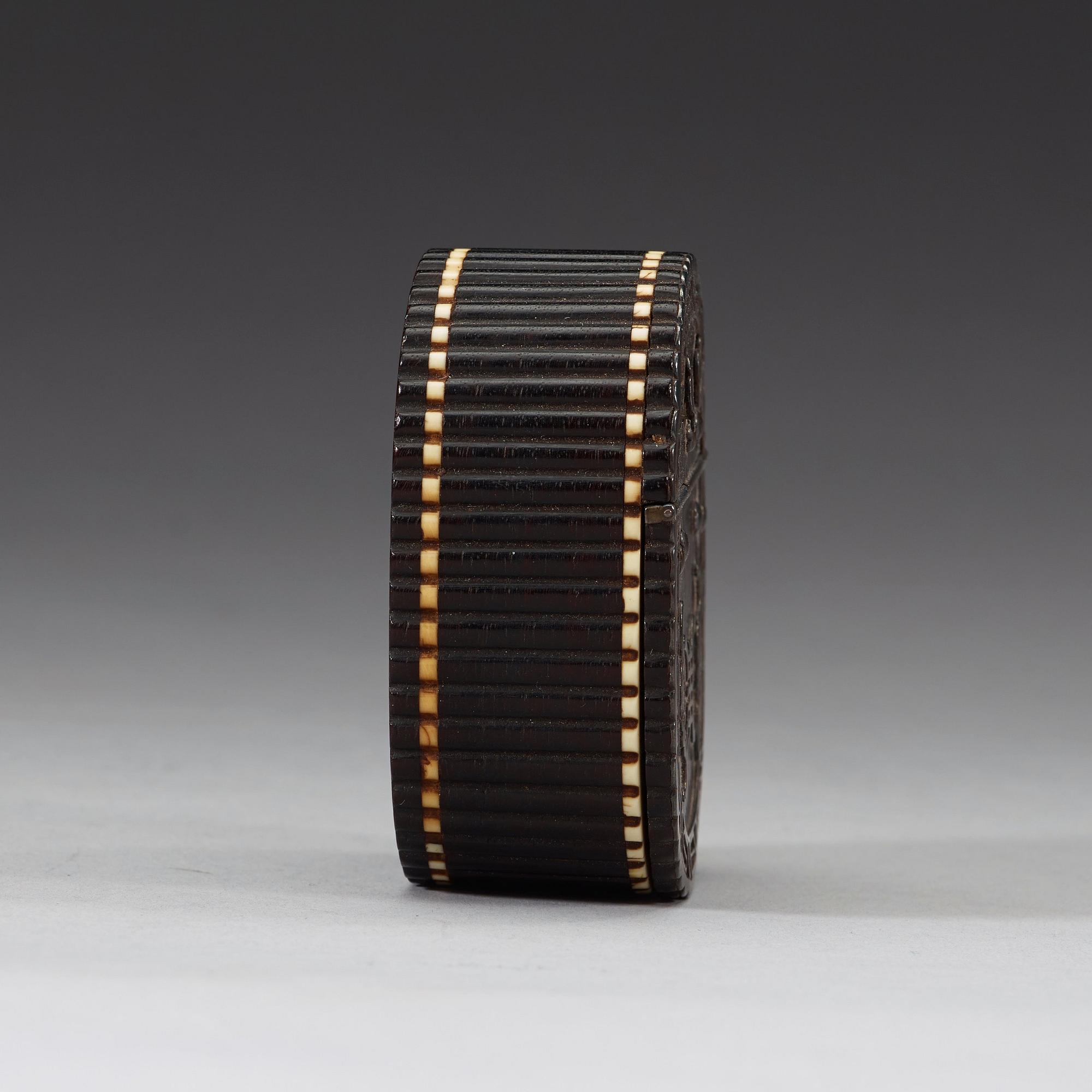 SNUSDOSA, hardwood. Qing dynasti, 1800-tal.