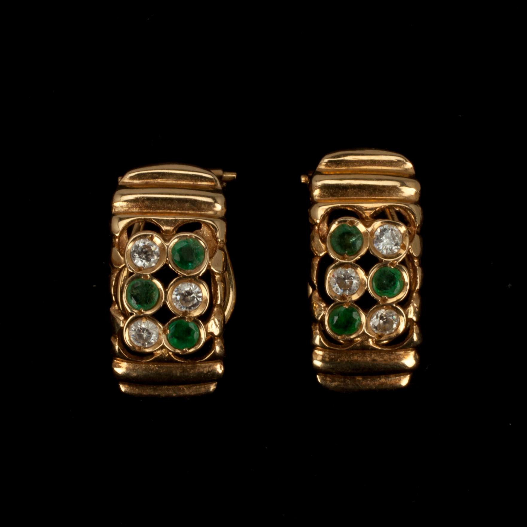 ÖRHÄNGEN, guld 14K, smaragder, diamanter. Vikt 3,3 g.