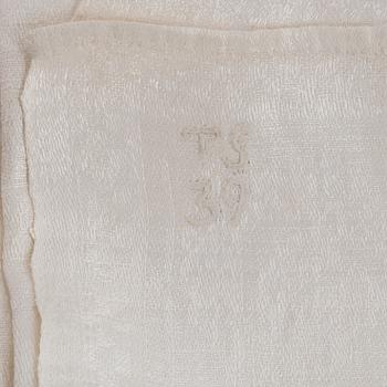 Twelve linnen napkins, 19th century.