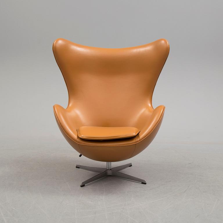 A lounge chair by Arne Jacobsen for Fritz Hansen, model "Ägget", 2001.