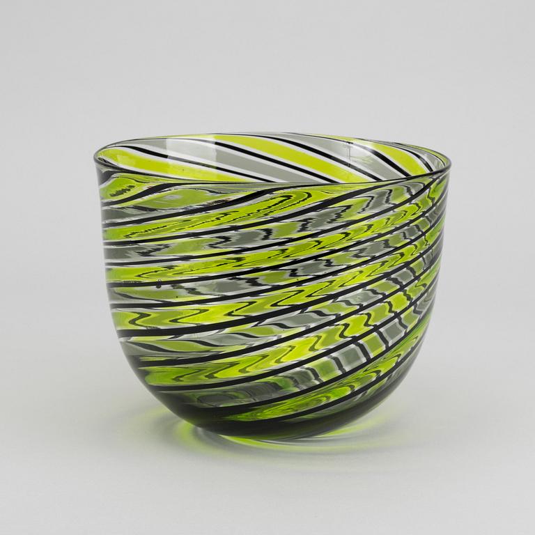 PETER SVARRER, a signed and dated glass bowl.