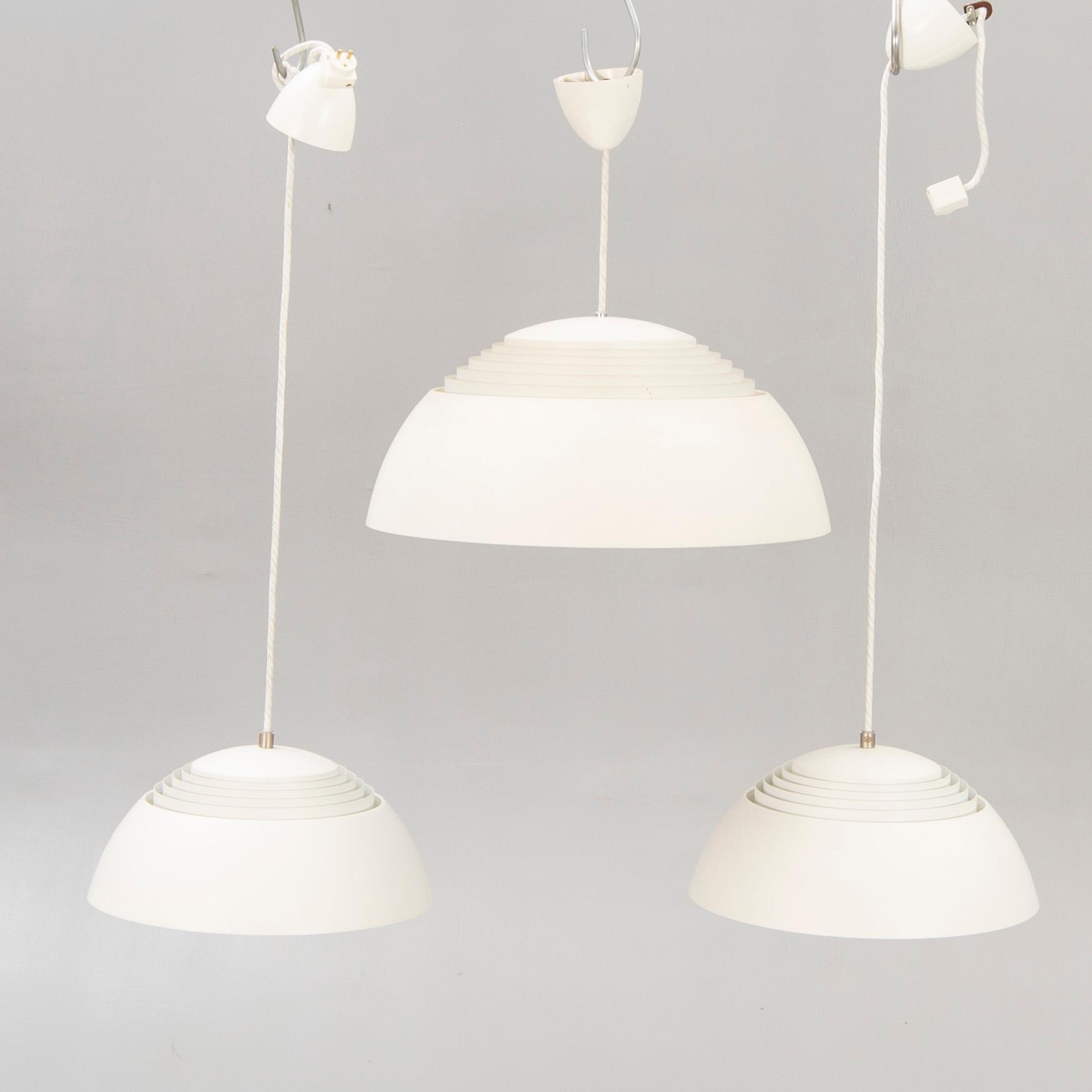 Arne Jacobsen, taklampor, 3 st, "AJ Royal Pendel", Louis Poulsen, Danmark.