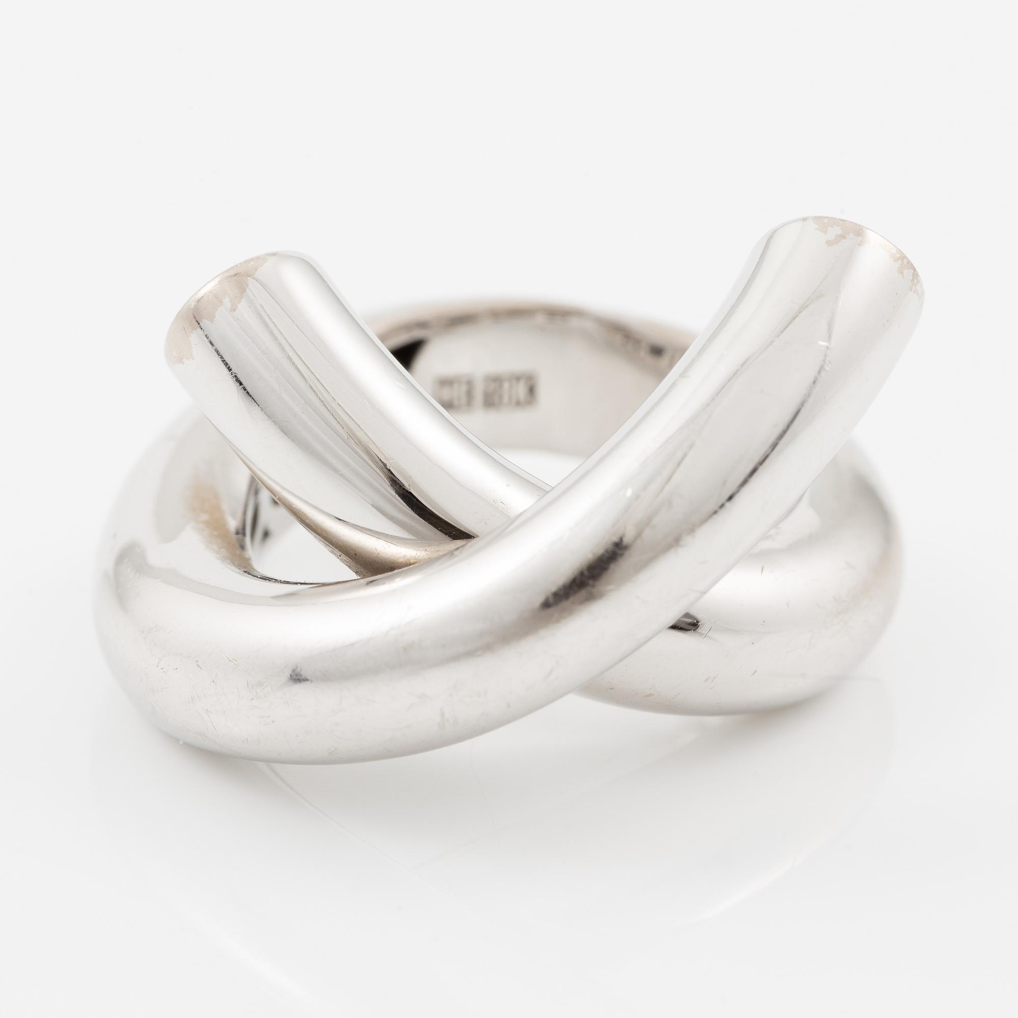 Ring 18K white gold "Cross Loop plain" by Engelbert.