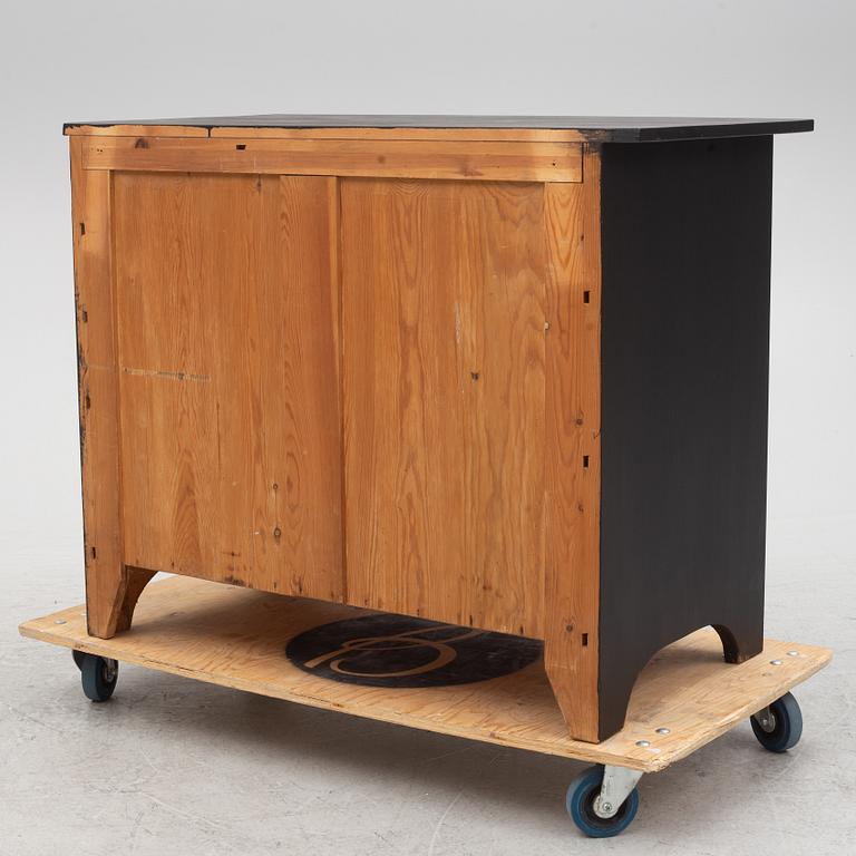 A chest of drawers, early 20th Century.