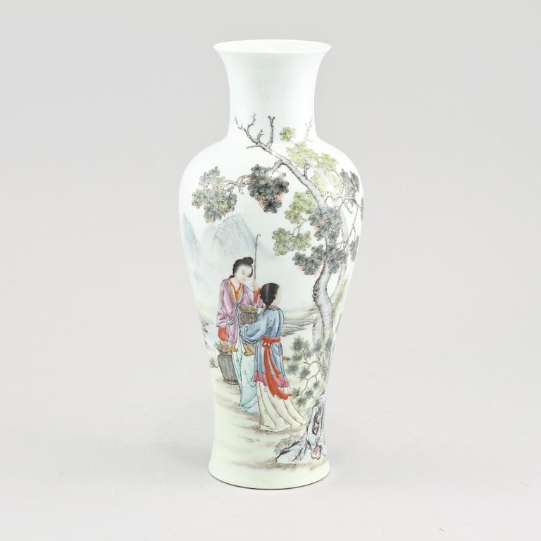 VAS, porslin, Kina, 1900/2000-tal.