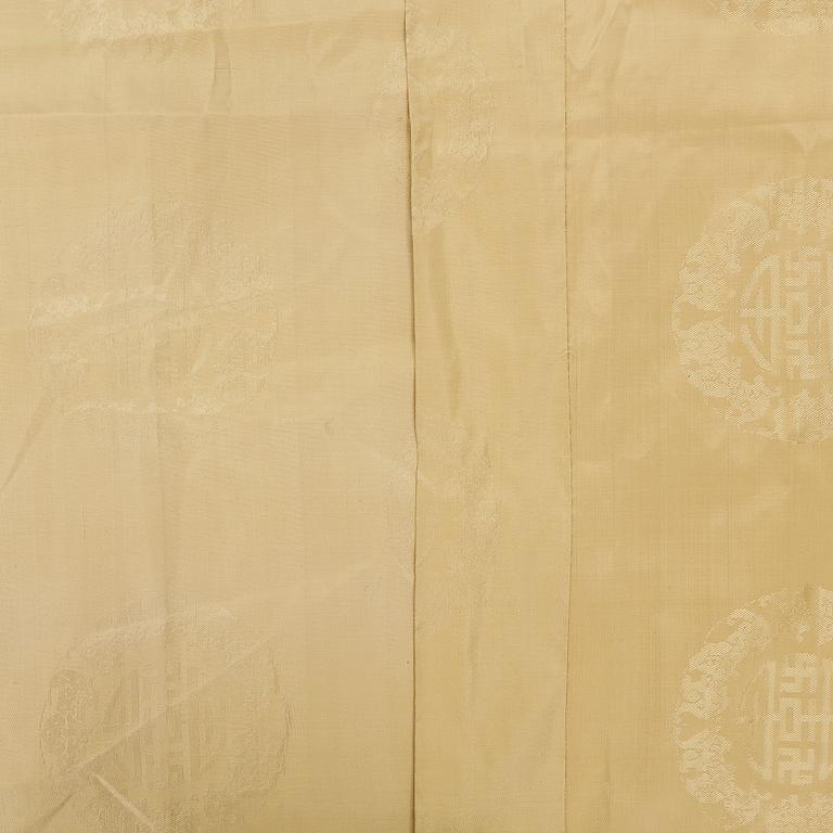 SIDENBRODERI, Kina, omkr år 1900. Ca 205x76.