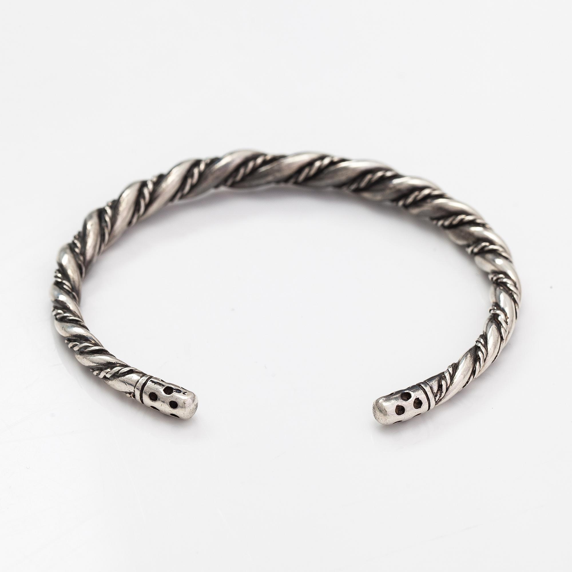 Halsband, ring och armband, silver. Helsingfors 1980-90-tal.