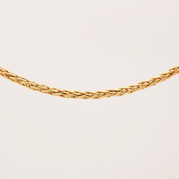 Necklace herringbone chain in 18K gold.