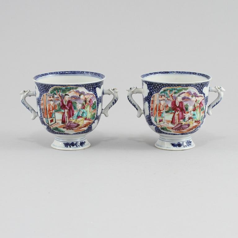 KOPPAR, ett par, porslin, Kina, Jiaqing, (1796-1820).