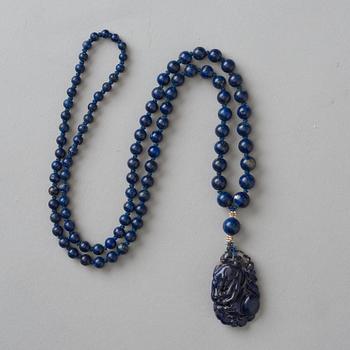 A lapiz lazuli collier with pendant, late Qing dynasty.