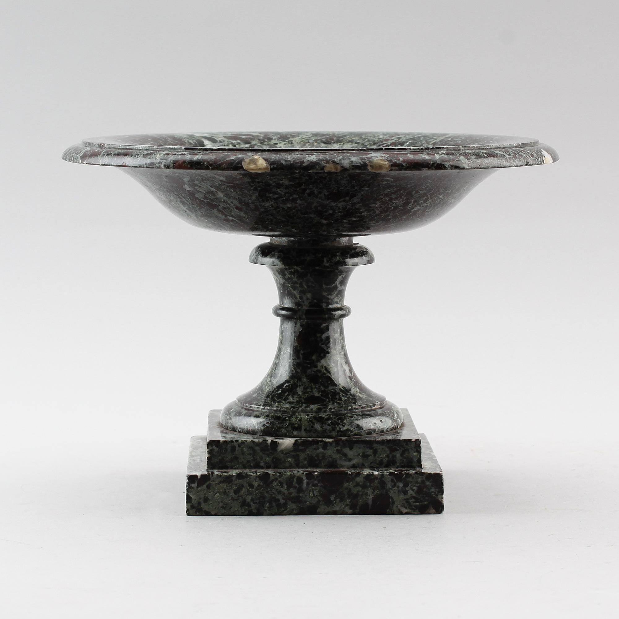 TAZZA, marmor, 1900-talets första hälft.