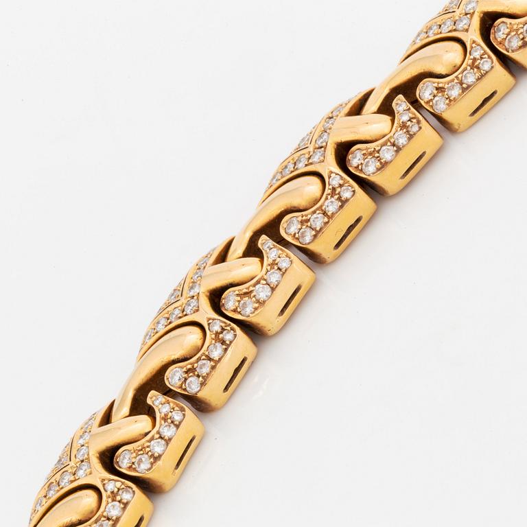 Bulgari collier 18K guld med runda briljantslipade diamanter.