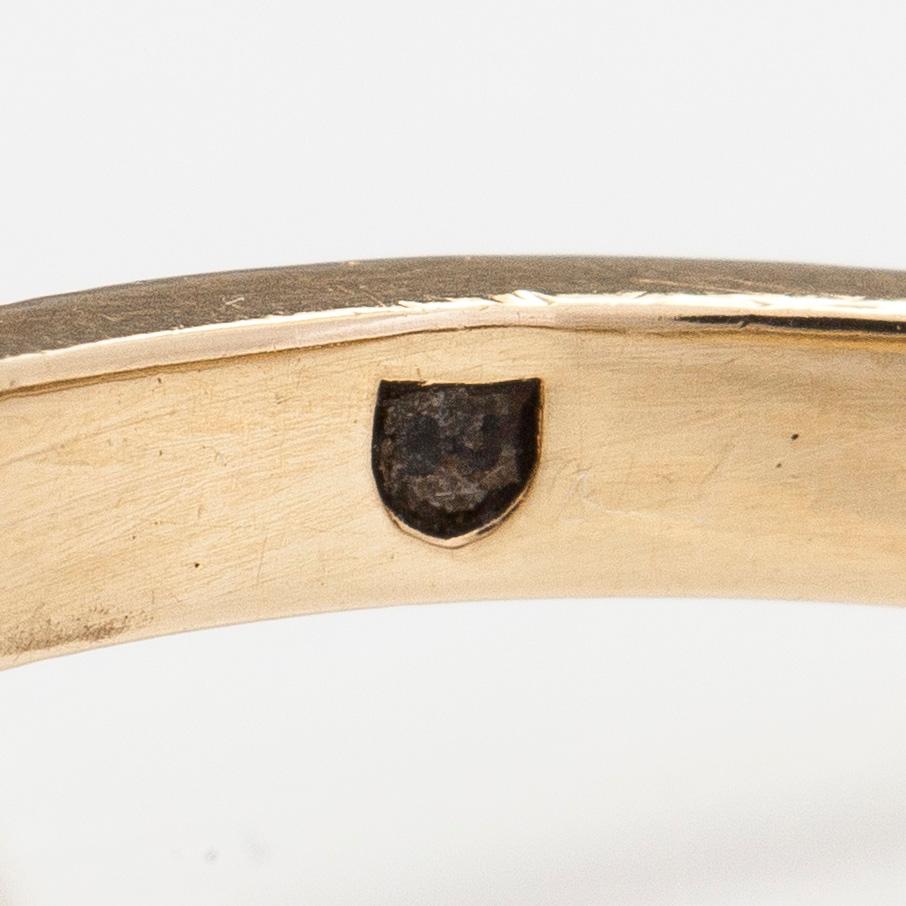 Ring, 9K guld, odlad pärla och diamanter ca 0.035 ct totalt. Storbritannien.
