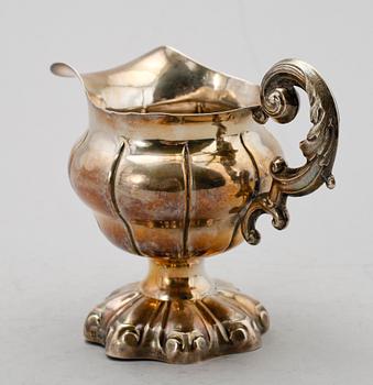 GRÄDDKANNA, silver, Carl Nyström, Stockholm 1848. Vikt ca 138 g.