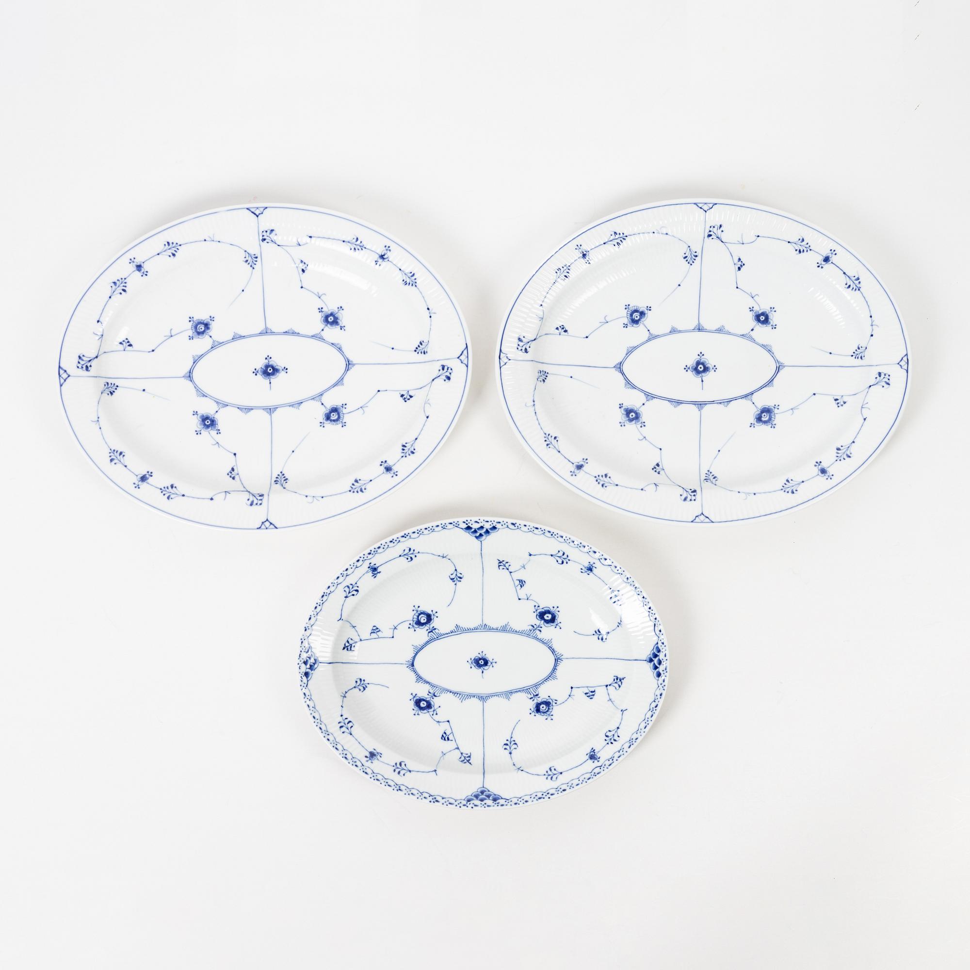 Uppläggningsfat, 3 delar, porslin, "Musselmalet", Royal Copenhagen, Danmark.