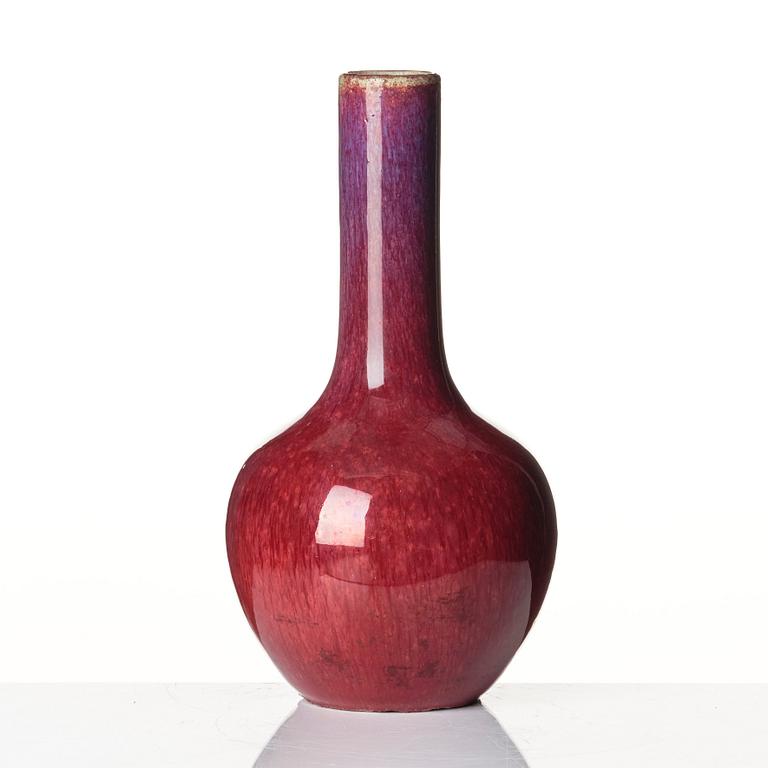 A flambé glazed vase, Qing dynasty, 19th century.