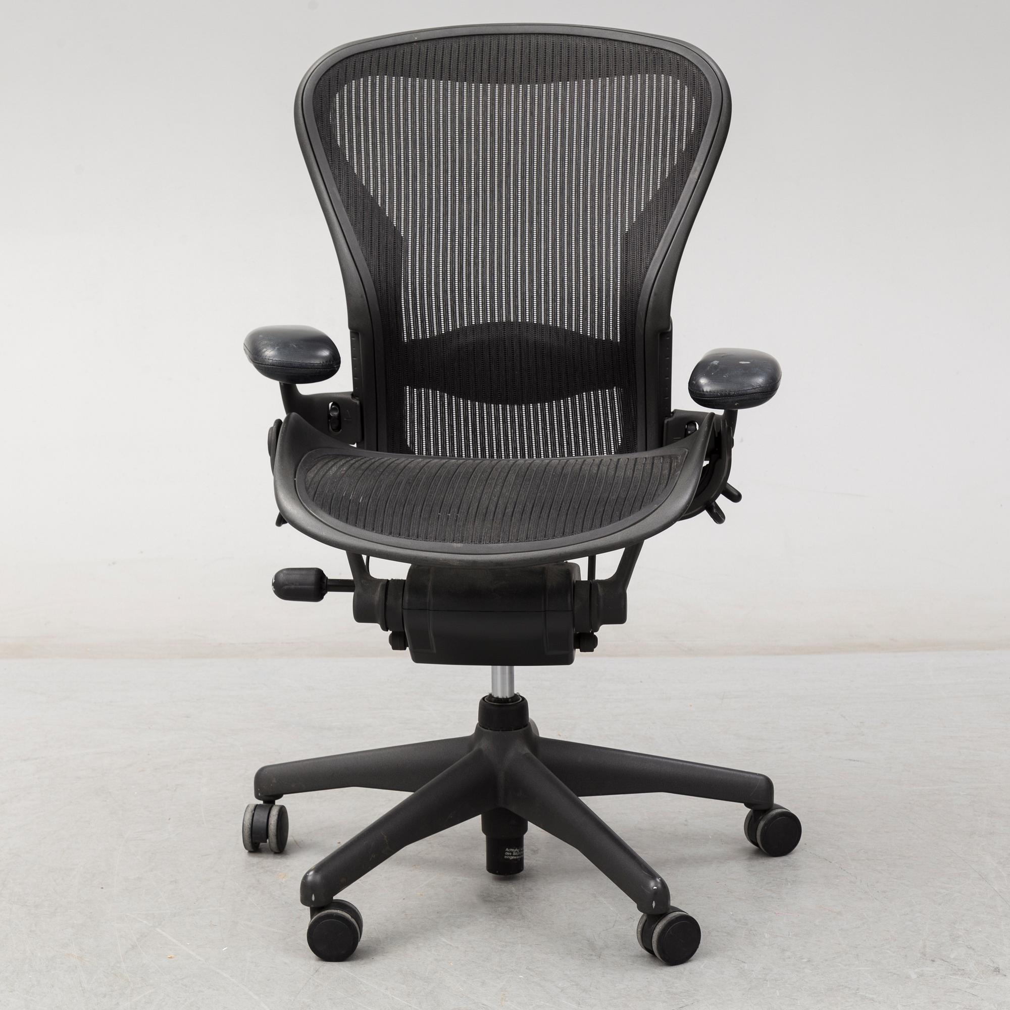 An 'Aeron' swivel armchair by Don Chadwich / Bill Stumpf, Herman Miller.