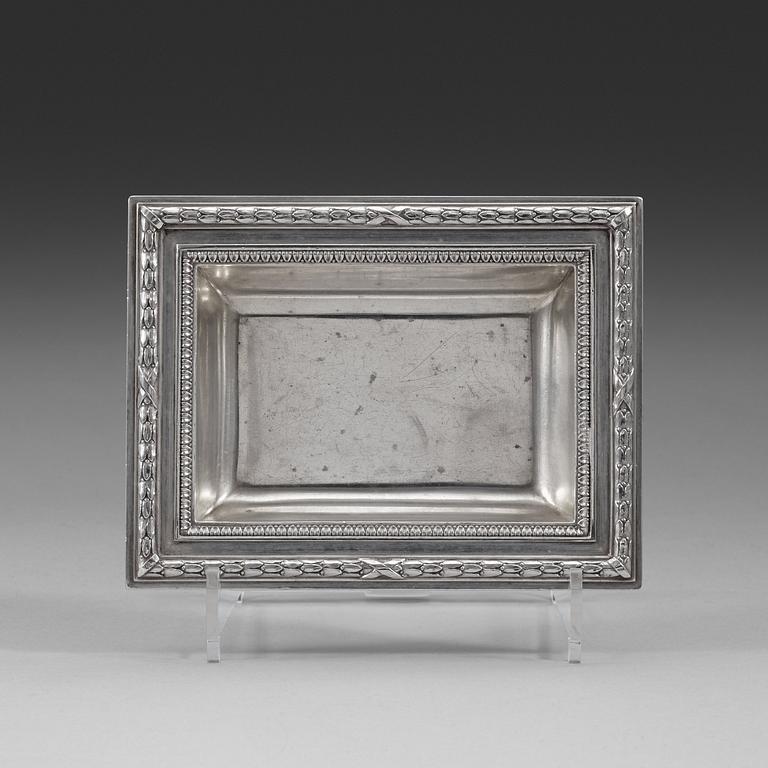 A Fabergé early 20th century silver ash-tray, marks of the First Artel, S:t Petersburg 1908-1917.