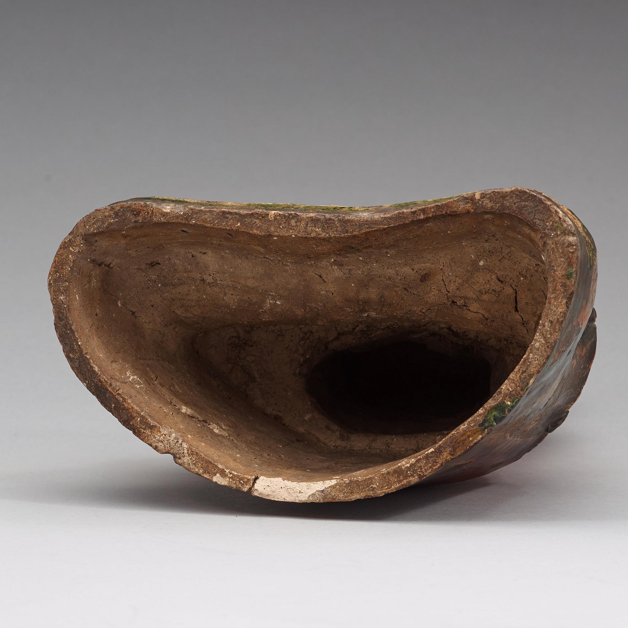 A seated green and yellow glazed deity, Ming dynasty (1368-1644).