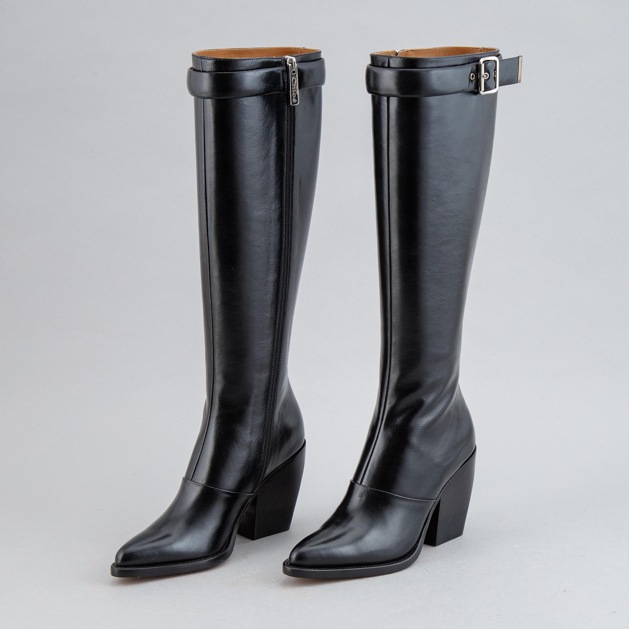Chloé, a pair of black leather 'Serina' boots, size 36½.