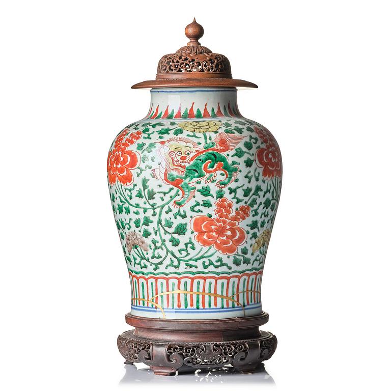 Urna, porslin. Transition, 1600-talets mitt.