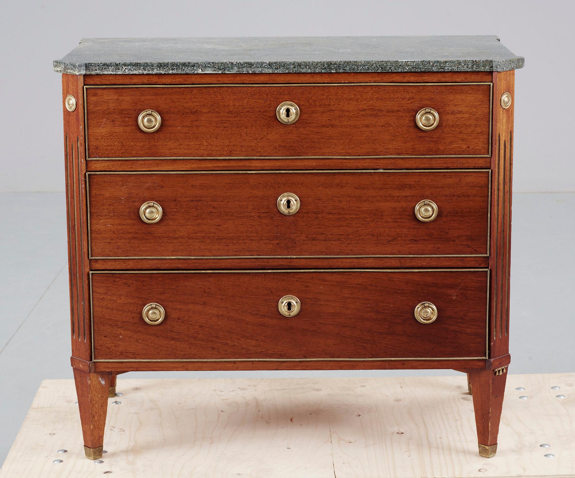 BYRÅ, sengustaviansk stil, 1900-talets mitt.